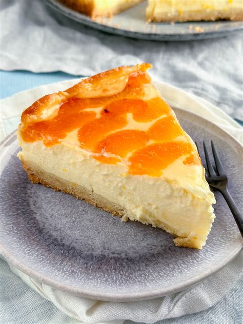 Familienfeier mit Mandarinen Schmand Kuchen auf der Kaffeetafel