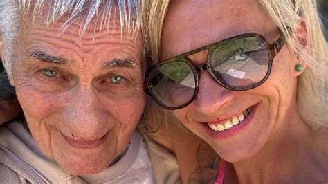 Familienportrait: Annika und Heinz Hoenig mit ihren Kindern