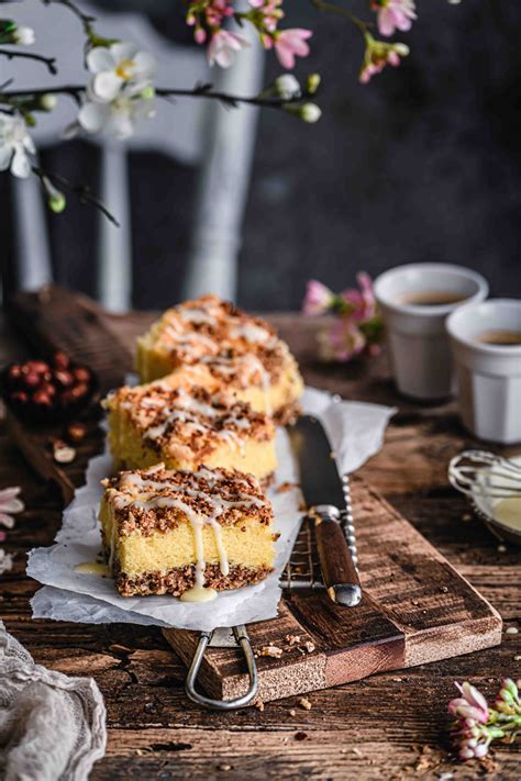 Familientreffen mit Eierlikörkuchen auf der Kaffeetafel
