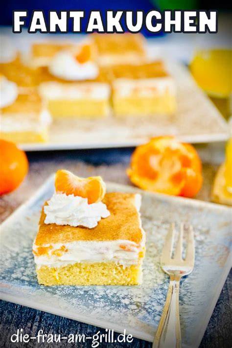 Fantakuchen aufgeschnitten mit Himbeer-Quark-Creme