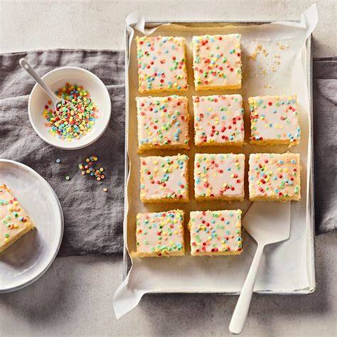 Fantakuchen in verschiedenen Farben, Regenbogenmuster, Konfetti-Stil