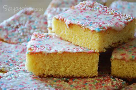 Fantakuchen mit bunten Streuseln