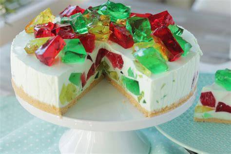 Farbenfrohe Wackelpudding-Torte: Inspiration für Kindergeburtstage