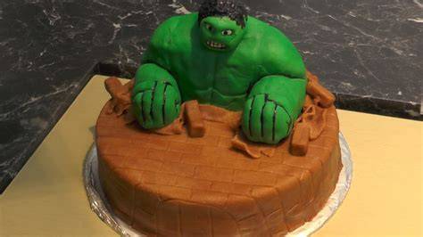 Farbiger Teig: Schrittweise Einfärbung für die Hulk Torte
