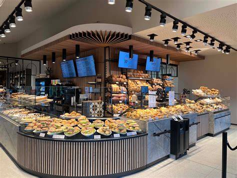 Fassade und Innenraum der Bäckerei Salz & Zucker Friedrichsthal