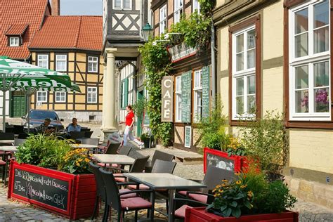 Fassade und Innenraum des Café Vincent in Quedlinburg