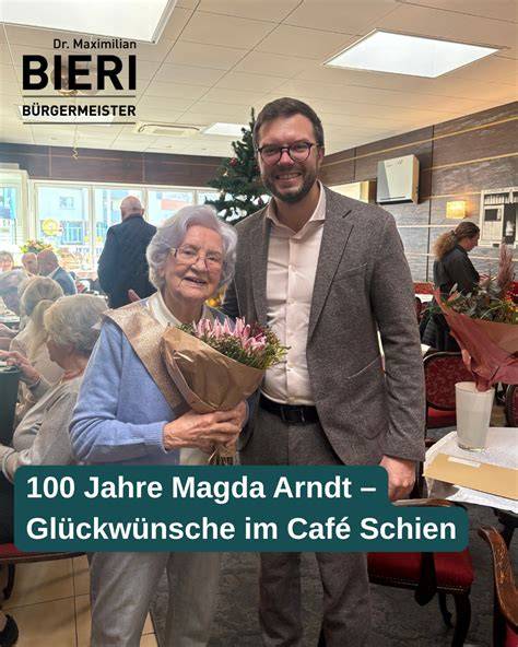 Feier im Café Schien zum 100. Geburtstag von Magda Arndt