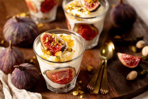 Feigen in Weincrème und Aprikosencrème im Glas