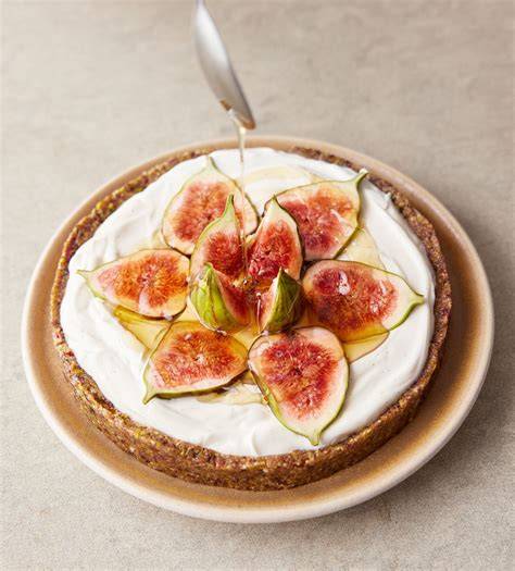 Feigentarte No‑Bake mit Studentenfutter Boden