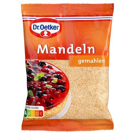 Fein gemahlene blanchierte Mandeln und Zitronenschale