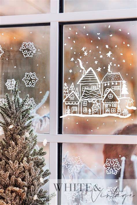 Fenster mit farbenfrohen saisonalen Fensterbildern mit Kreidemarkern