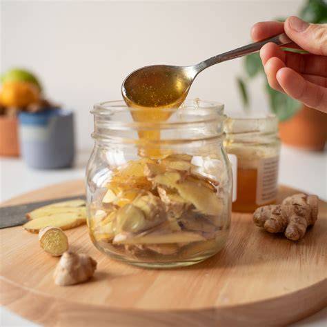 Fermentierter Honig mit Ingwer im Glas