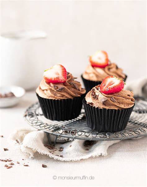 Fertig dekorierte Cupcakes mit Schokocreme