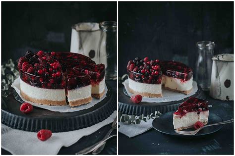 Fertig dekorierte Philadelphia-Torte mit Beeren und Minzblättern