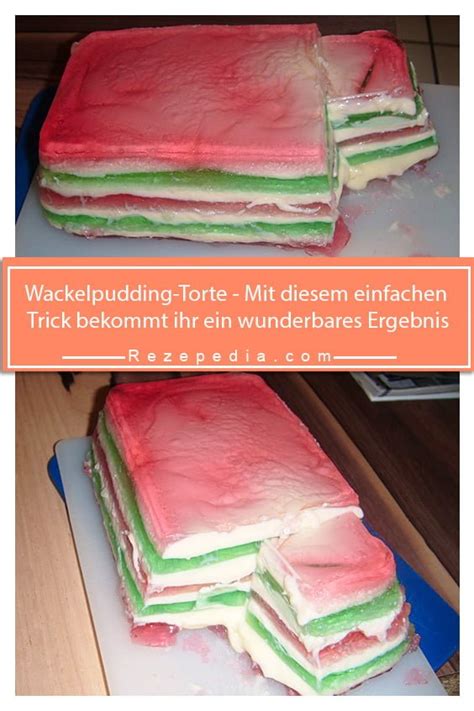 Fertig dekorierte Wackelpudding-Torte mit Sahnetuffs