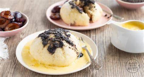 Fertig zubereitete Marmeladenfüllung für Germknödel