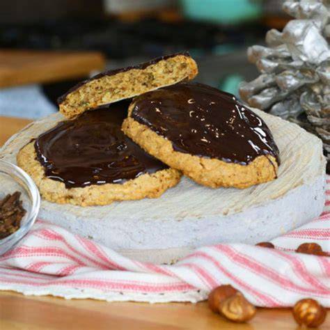 Fertige, glasierte Lebkuchen - klassisch mit Schokoladenguss