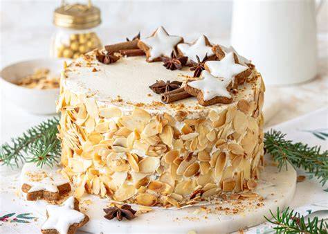 Fertige Bratapfel Marzipan Torte dekoriert