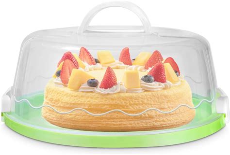 Fertige Golf-Torte auf Tortenteller mit allen Dekoelementen