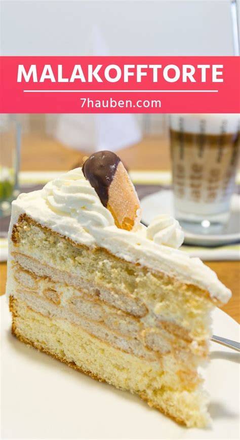 Fertige Malakofftorte mit Biskotten und Mandeln