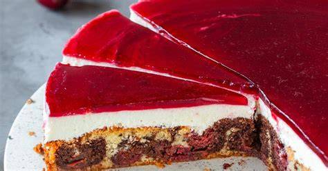 Fertige Rotkäppchen-Torte