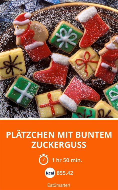 Fertige Tassenkekse mit buntem Zuckerguss
