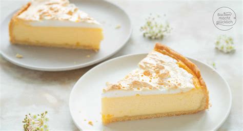 Fertiger Kartoffel Käsekuchen mit Baiser und frischen Beeren