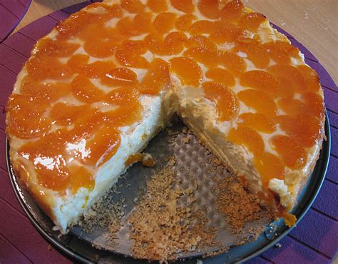 Fertiger Mandarinen-Schmand-Kuchen mit Spekulatius-Dekor
