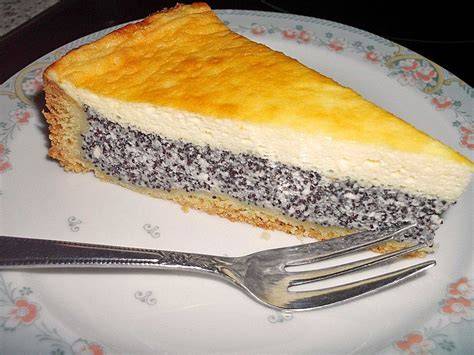 Fertiger Mohn-Quark-Kuchen in Springform