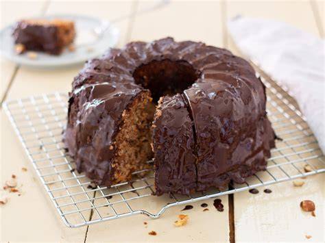 Fertiger Nusskuchen mit Schokoglasur