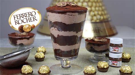 Fertiges Ferrero Rocher Dessert im Glas, dekoriert