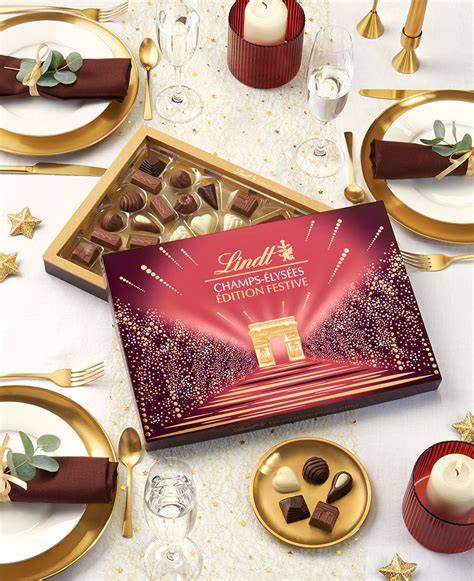 Festlich dekorierte Lindt Champs-Élysées Edition Triomphe Pralinenschachtel