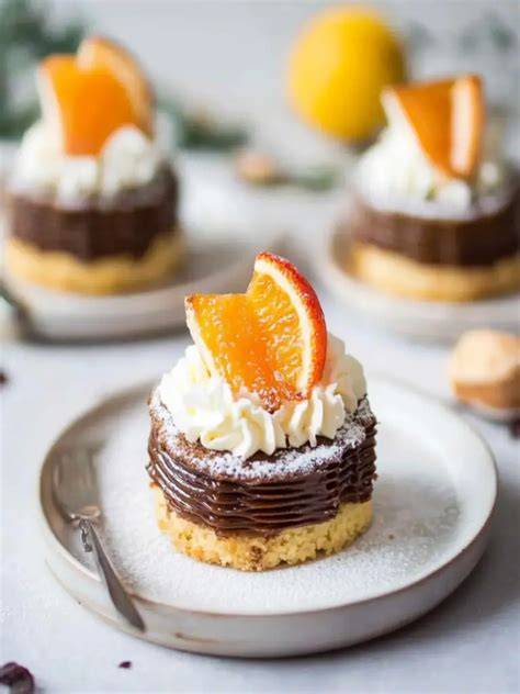 Festliche Dessertauswahl mit Orangen