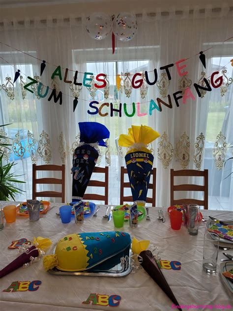 Festliche Einschulungsfeier mit Schultüten-Kuchen und Dekoration