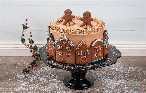 Festliche Lebkuchen-Kirsch-Torte mit Schokoröllchen und Minze