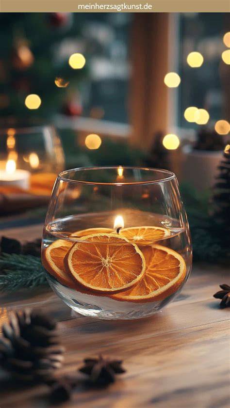 Festliche Orangenscheiben und Sirup als Topping für Lebkuchen-Tiramisu