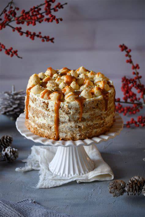 Festliche Salzkaramell-Torte mit Haselnussbiskuit