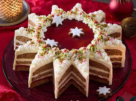 Festliche gedeckte Geburtstagstafel mit Laura’s Stern Torte als Mittelpunkt