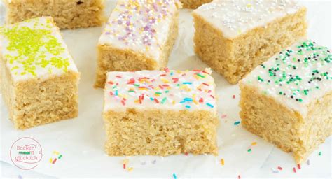 Festlicher Selterskuchen mit Glasur und Streusel