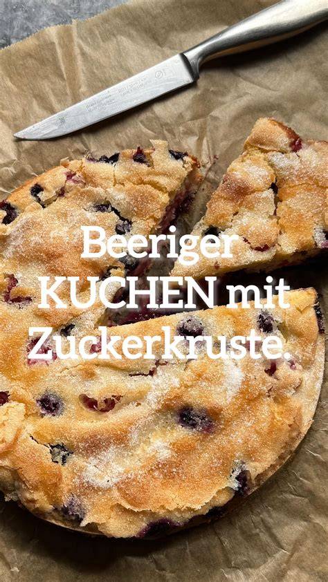 Fettpfanne mit einkochendem Obst im Ofen