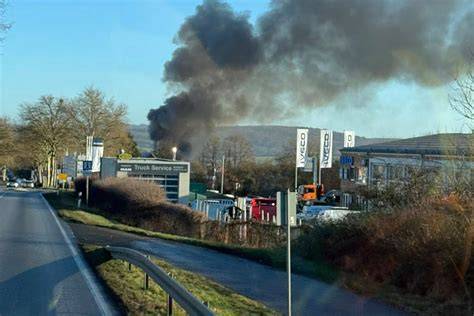 Feuer in der Produktionshalle und Wiederaufbau
