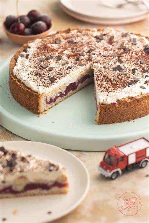 Feuerwehrkuchen angeschnitten mit sichtbaren Schichten