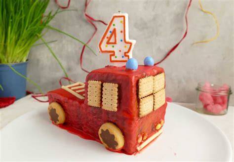 Feuerwehrkuchen für Kindergeburtstag Tischdekoration