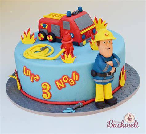 Feuerwehrmann Sam Torte mit Feuerwehrauto-Dekoration