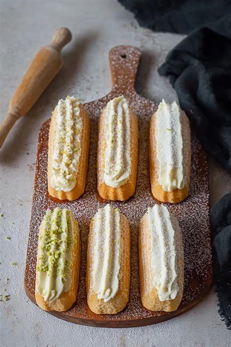 Fingerfood: Kleine Löffelbiskuit-Küchlein mit Creme