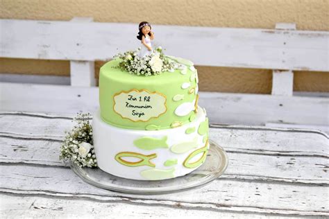 Fische aus Fondant auf einer Kommunion-Torte
