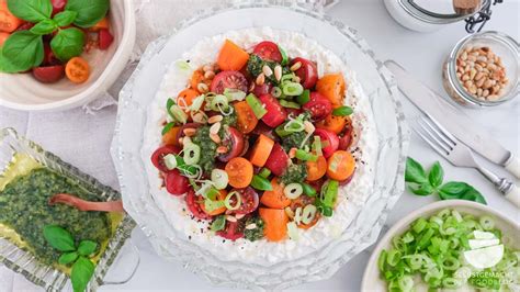 Fitness-Snack mit Hüttenkäse und Gemüse