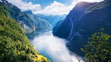 Fjord und Apfelernte in Norwegen