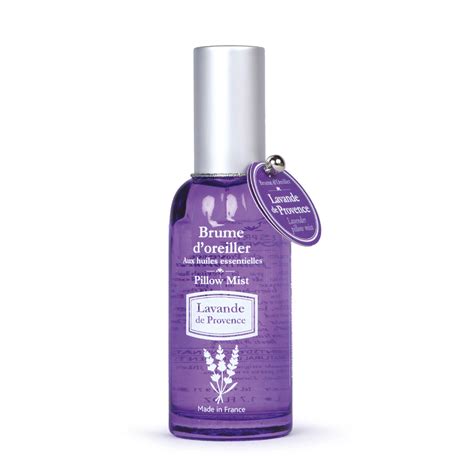 Fläschchen mit ätherischen Ölen: Lavendel, Bergamotte, Sandelholz