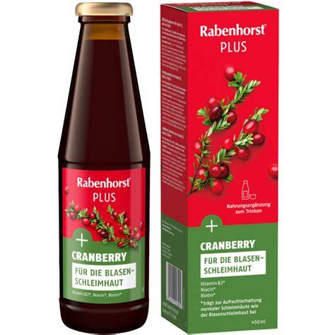 Flasche Cranberrydirektsaft und frische Cranberries